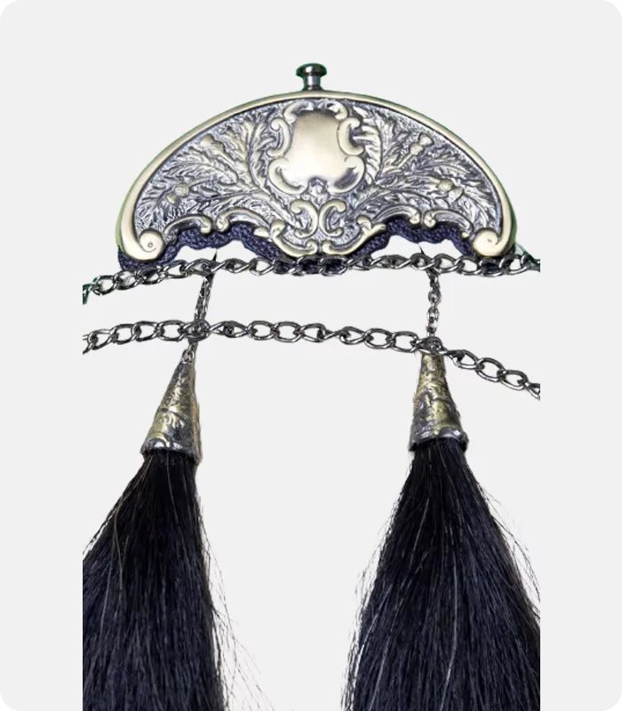 Black and White Horse Hair Sporran With Gold Cantle Front